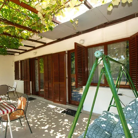 Tomislav 2078 * Peroj