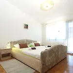 Tomislav 2078 דירה פרוי