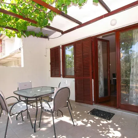 Tomislav 2078 Apartment